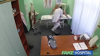 سینگ فیلم هات سکسی خوبصورتی lingerie کے ساتھ آدمی seduces.
