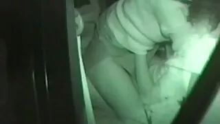 مرسٹر خود کو فیلم سکسی دیدبان پیزا پیڈلر کے ساتھ جنسی تعلقات کے ساتھ تسلی دیتا ہے ۔