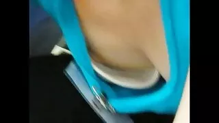 دو خالہ ایتھینا کو پیار کرتی ہیں ۔ فلم سکسی دختر